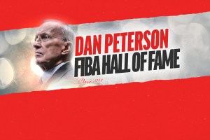 Olimpia Milano, nell’intervallo del match contro la Dinamo Sassari l’omaggio a coach Dan Peterson