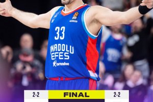 Efes reacts after bad start and beats Olympiacos