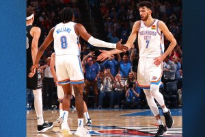 Gli Oklahoma City Thunder scappano già nel primo tempo e sconfiggono i San Antonio Spurs