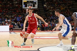 Un’ottima Brescia spaventa Milano, l’Olimpia soffre e vince nel finale 88-85