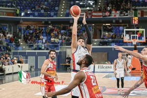 L’Urania si sblocca e torna alla vittoria, Pesaro battuta 77-60