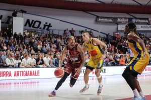 Venezia vince in volta contro Scafati: doppia-doppia da 13 punti e 20 rimbalzi di Kabengele