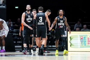 «La Virtus si spegne: così l’Efes prende il volo» titola il Resto del Carlino