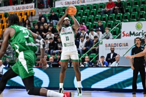 Dinamo Sassari sempre in pieno controllo, netta vittoria sullo Sporting