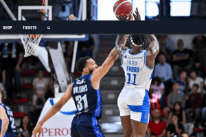 La Dinamo Sassari spazza via Napoli e si sblocca in classifica