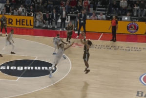 Il Bayern vince in volata su Paris Basketball, 59 punti del duo Edwards-Napier