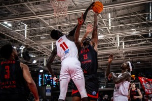 Faye domina sotto i tabelloni, la UnaHotels Reggio Emilia debutta in BCL con una vittoria
