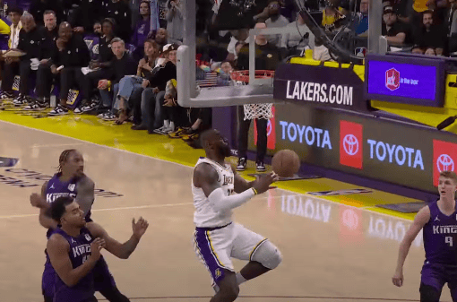 lebron tripla doppia
