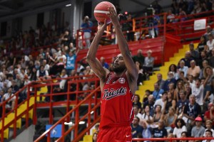 Trieste, iperestensione del ginocchio per Markel Brown