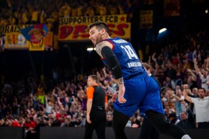 Barcelona beats Monaco which loses first place in the standings