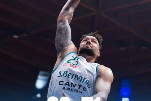 21 di Burns, Cantù supera Avellino