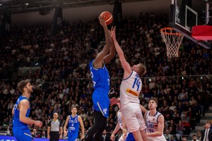 Italbasket agli Europei, ma a Reggio Emilia fa festa l’Islanda
