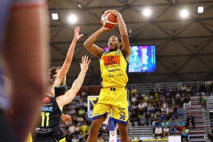Scafati esce alla distanza, e un super Stewart piega Cremona