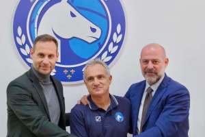 Napoli Basket, Valli c’è e si valuta il mercato