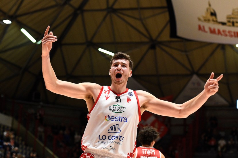 Dopo una settimana a dir poco complessa Pistoia Basket conquista il terzo successo della sua stagione battendo Reggio Emilia 73-70