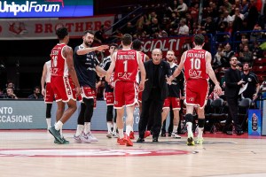 Venezia spera, Milano trema: la Reyer rimonta ma sbaglia il tiro della vittoria, vince l’EA7 79-78