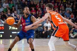 Il Zaragoza di Spissu batte Baskonia, Valencia cade a Barcelona. Vincono Unicaja e Madrid