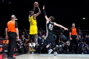 Hapoel Tel Aviv all’assalto di Nigel Hayes-Davis: offerta da 10 milioni, “24 ore per decidere”