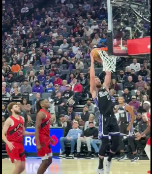 domantas sabonis tripla-doppia