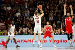 Trapani Shark domina l’anticipo delle 12, Rossato guida 6 in doppia cifra nel successo su Reggio