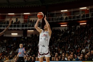Trapani Shark, nella vittoria contro Reggio Emilia il miglior Rossato della stagione