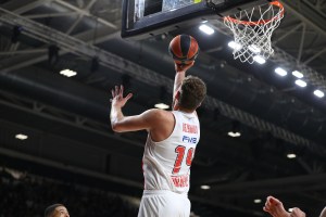 Olympiacos, Vezenkov e Fournier in coro: “Secondo quarto terribile, dobbiamo spingere per 40 minuti”