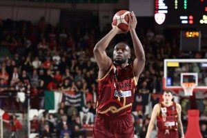 Umana Reyer Venezia, Kabenegele ritocca i propri “high” in Serie A nel successo di Varese