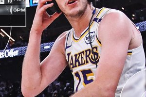 Il 19° Christmas Day è un trionfo: i Lakers battono i Warriors