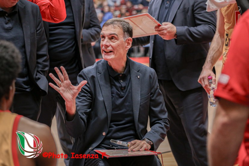 Eurolega EA7 Emporio Armani Milano - Olympiakos Piraeus Georgios Bartzokas