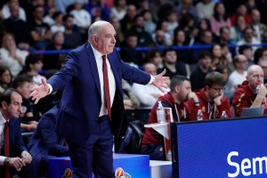 Reyer Venezia, coach Molin: “Canestri facili concessi e poco contropiede, Sassari ha meritato”