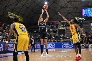 A Scafati punteggi NBA: l’Aquila Trento va in doppia cifra, è 10-0. Givova sconfitta ma a testa alta