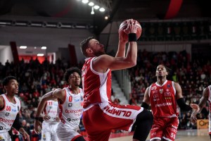 Il QS titola: “Milano-Varese: le due facce del derby. Milano cerca continuità, OJM la salvezza”