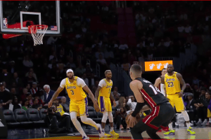 Tyler Herro on fire contro i Lakers: “Avevamo bisogno di una vittoria del genere”