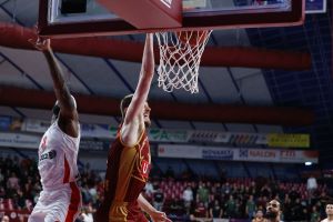 Venezia vince all’ultimo respiro con Gerusalemme: decide la stoppata di Kabengele