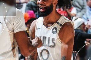 White ne segna 33 per i Bulls, Knicks ancora ko