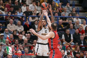 Il Partizan non sbaglia nulla e sorprende Milano, l’Olimpia crolla in casa 90-70
