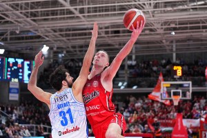 Apre Uthoff, chiude Brown. La Pallacanestro Trieste passa sul campo della UnaHotels Reggio Emilia