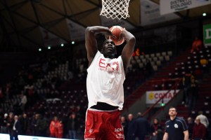 Olimpia Milano, infortunio per Ousmane Diop: i tempi di recupero