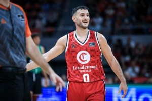Valencia e Unicaja in testa. Uno strepitoso Spissu non basta a Zaragoza per vincere a Tenerife