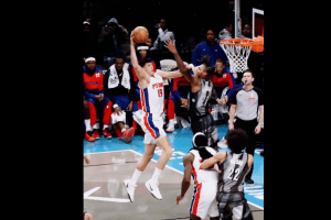Simone Fontecchio ne segna 17 ai Nets. E che schiacciata