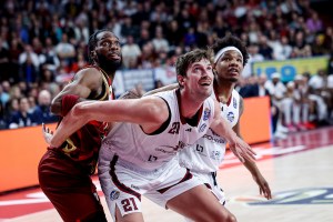 Tibor Pleiss signs with Rasta Vechta