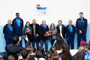 Napoli Basket all’inaugurazione del primo playground del progetto Gesac “FLYBASKET”