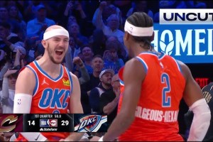 Thunder’s ELECTRIC 22-2 Run to End the 1st QTR (UNCUT)