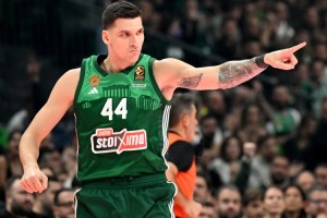 Il Panathinaikos esclude Konstantinos Mitoglou per la sfida con il Baskonia
