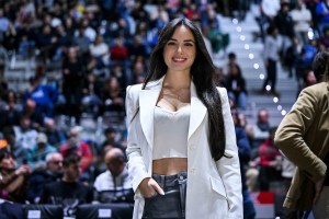 F8 2025 | Tempo di finale, Giusy Meloni sfila con le canotte di Trento e Milano