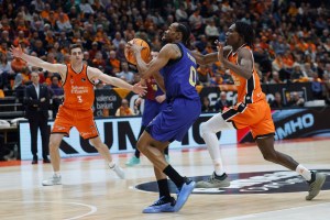 Il Barça travolge a La Fonteta un Valencia irriconoscibile