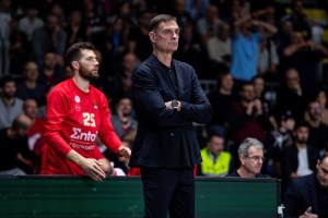 Olympiacos, Bartzokas: “Oggi giorno triste in Grecia, sulla partita abbiamo mosso bene la palla”