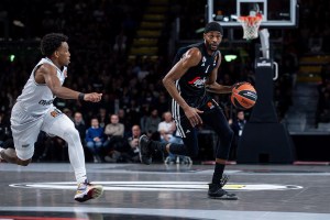 La Virtus Bologna si perde nel finale: vince Paris Basketball