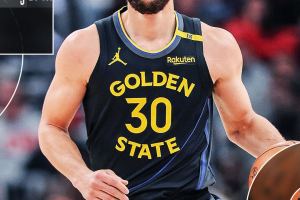 I Warriors vincono a Houston: 27 punti di Curry