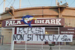 “Siamo alla follia più totale”. La rabbia di Valerio Antonini per lo striscione
